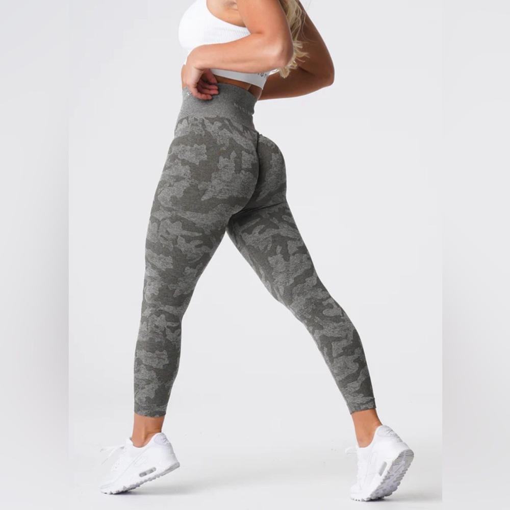 NWT NVGTN- Khaki Green Camo Seamless Leggings Size Small